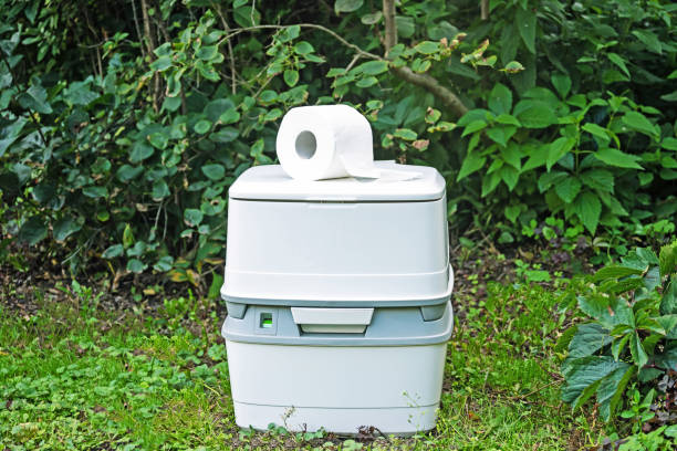 Best Portable restroom trailer rental  in Roanoke, IN