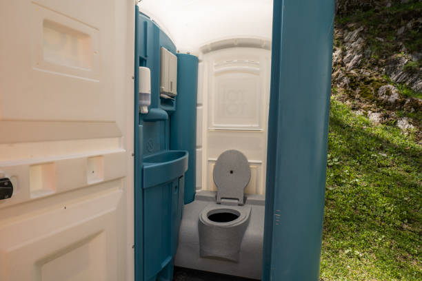 Best Restroom trailer rental cost  in Roanoke, IN