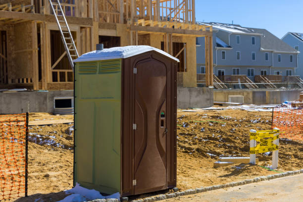 Best Portable restroom trailer rental  in Roanoke, IN
